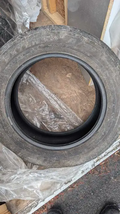 4pneus Toyo en excellente condition comme neuf