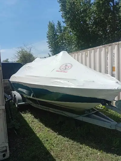 2002 21FT Monterey ski boat. 351 Windsor engine. Complete with skis, ropes, tube, anchor, travel tar...
