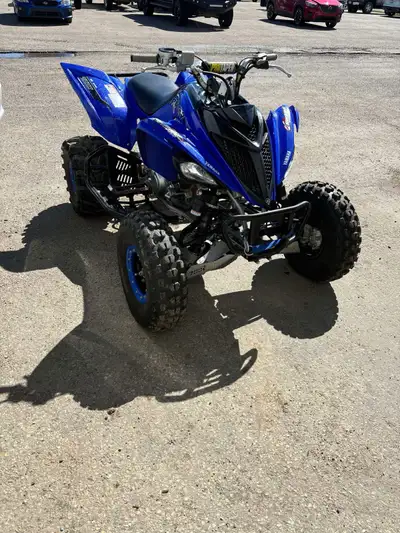 This 2021 Yamaha Raptor 700R is a high-performance, used sport ATV built for adrenaline and trail-re...
