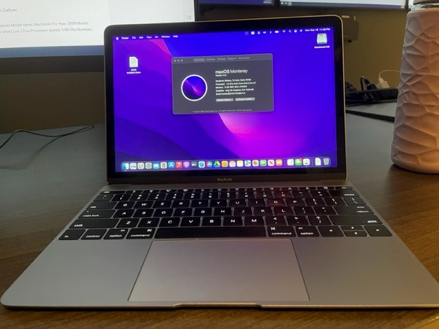 Macbook - looks brand new in Laptops in London - Image 2