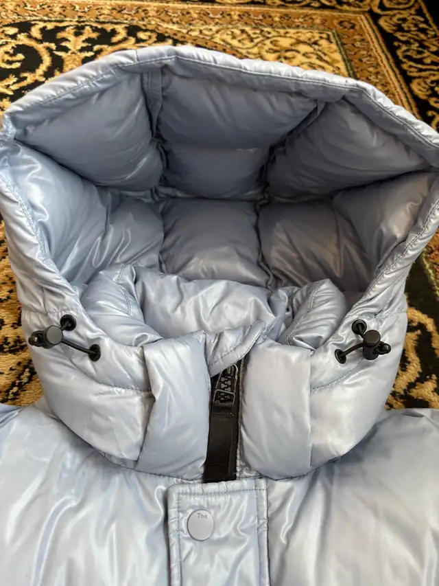 TNA super puff - sz small in Women's - Tops & Outerwear in Markham / York Region - Image 3