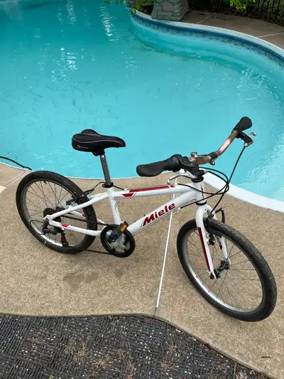 Vélo Miele Torino roues de 20 pouces pour enfant de 5 à 9 ans en bon état. 6 vitesses