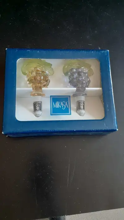 Mikasa wine bottle stoppers. Glass grape and leaf design. 6 inches in length.