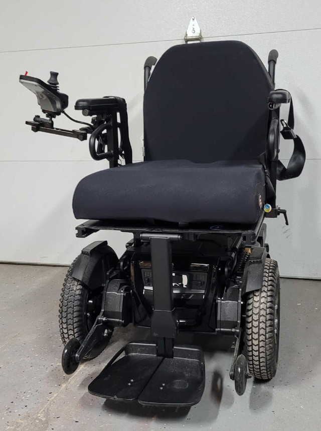 Quantum 4Front electric wheelchair in Health & Special Needs in Sarnia