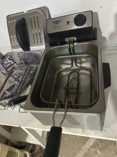 Description - Savour restaurant-quality deep-fried foods right at home. The Professional Deep Fryer,...