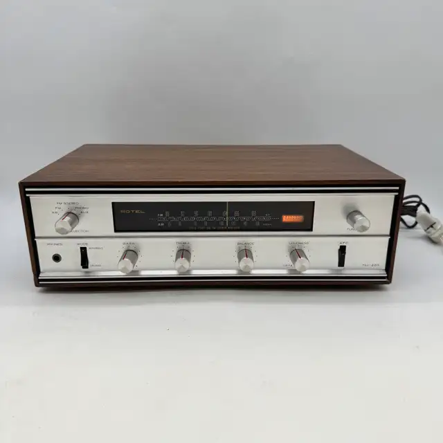 Rotel FAX-220 AM/FM Stereo Receiver in Stereo Systems & Home Theatre in City of Toronto - Image 2
