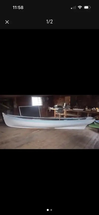 Lapstrake planked 17' Penobscot 17' daysailer. Two rowing stations and custom oars, sails in very go...