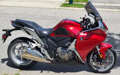 2010 Honda VFR1200F in great condition. 3rd owner, senior rider, selling due to injury. Mostly stock...