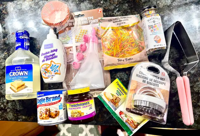 Baking decor & supplies lot 