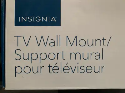 Support mural pour téléviseur de la marque Insigna 47-80” à vendre / jamais sorti de la boîte! Je le...