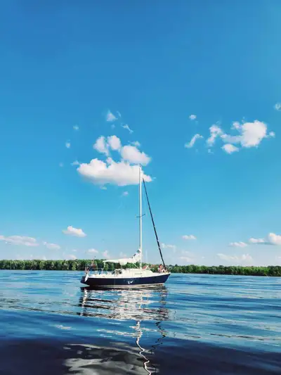 PRIX DE FIN DE SAISON !!!! Viking 28 1976 Voilier présentement dans une marina sur la rivière des ou...