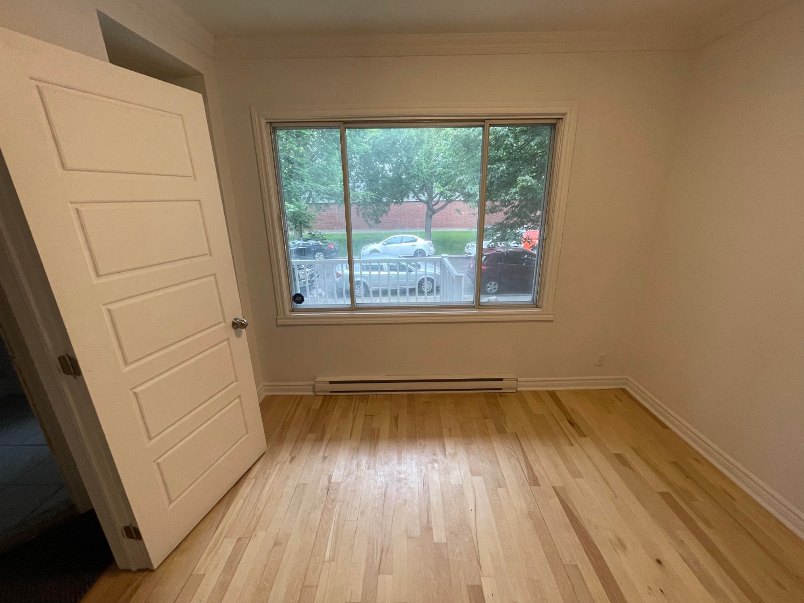 Hochelaga 4/12 Disponible - 2 chambres et 1 salle de bain — photo 2