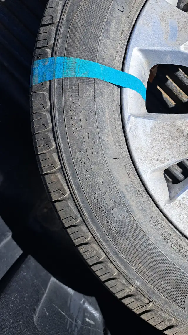 225/65 R17 Michelin Defender Tires on  Honda Rims in Tires & Rims in Brockville - Image 3