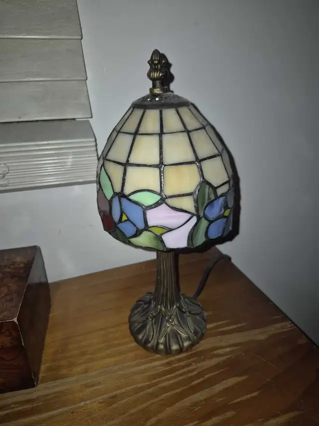 Lampe Tiffany in Indoor Lighting & Fans in Laval / North Shore - Image 5