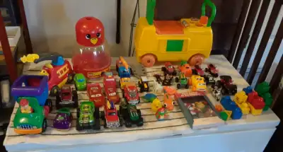 À Vendre jouets d'enfants très propre, View more