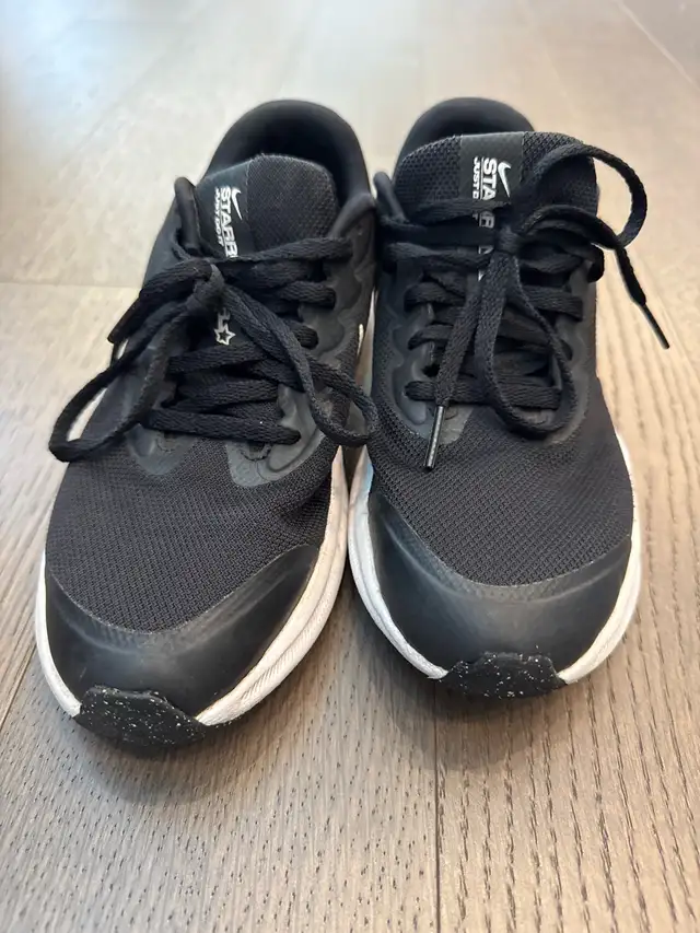 Youth size 4.5 Nike Star Runner Shoe in Kids & Youth in St. Albert - Image 3