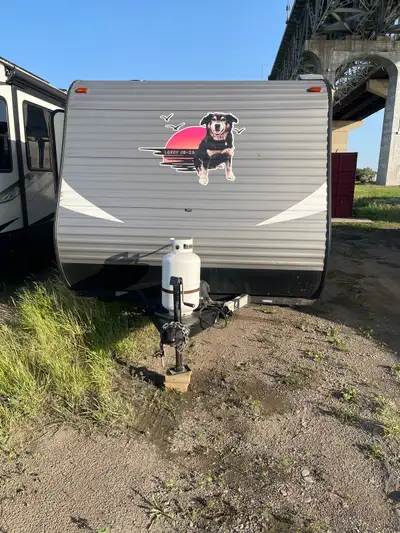 17.5 foot travel trailer, kitchen folds down to a bed for two, factory wall mounted AC unit, Propane...