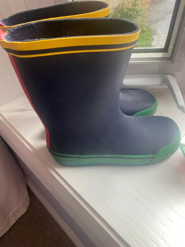 Size 3 Rain puddle boots Youth