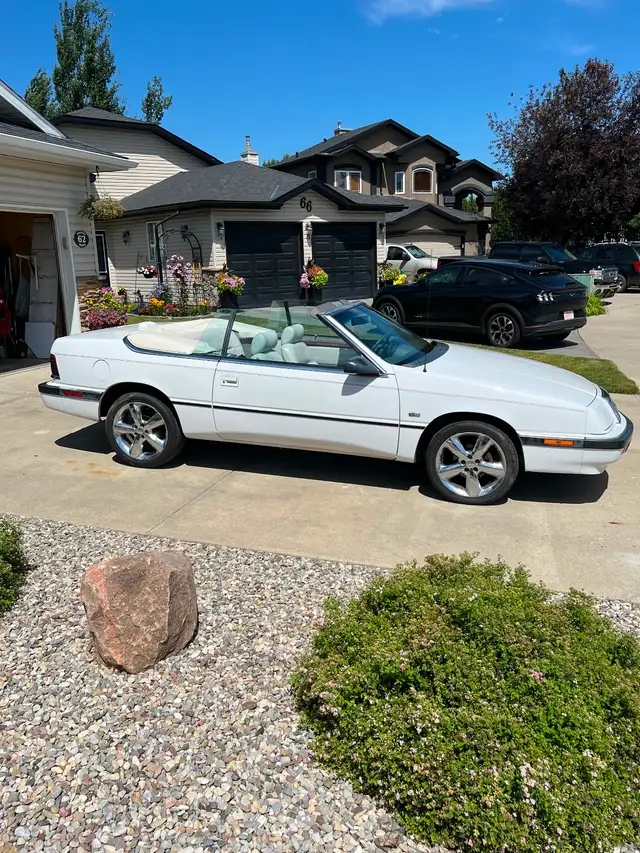 1991 Chrysler Lebaron convertible reduced 2800.00 in Cars & Trucks in Lethbridge - Image 4