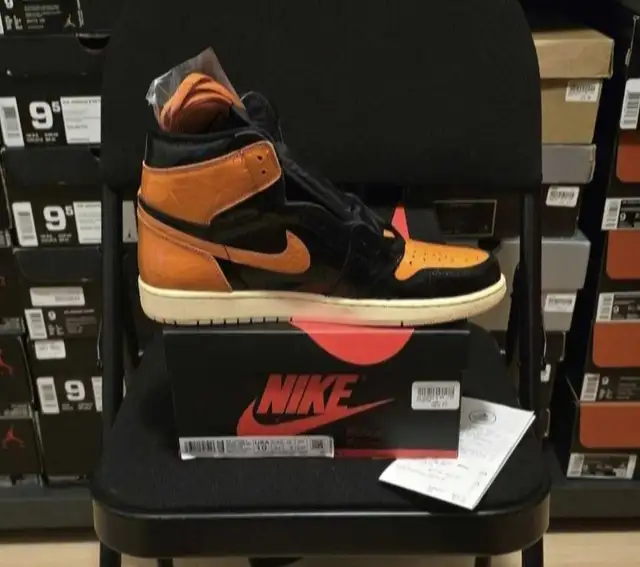Air Jordan 1 Shattered Backboard 3.0 size 10 in Men's Shoes in City of Toronto - Image 4