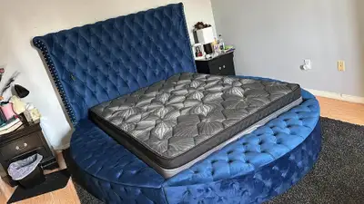 Cadre de lit élégant avec matelas et rangement bleu – Livraison, View more