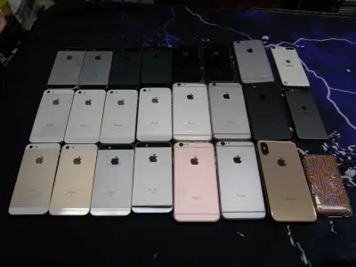 Lot de 21 Téléphone Cellulaire IPhone + 3 IPod Vendu Tel-Quel Sans Garantie Ni Retour il y en a des...