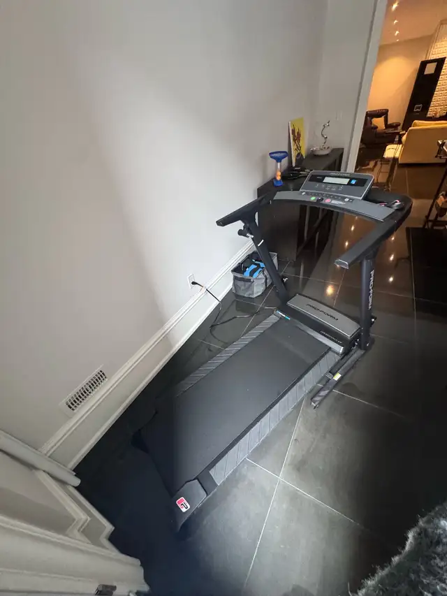 treadmill in Exercise Equipment in Markham / York Region - Image 4