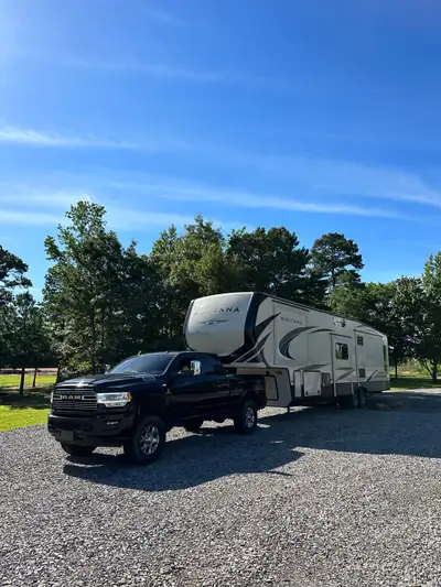 2018 Keystone Montana High Country 384BR. 50K OBO. **DELIVERY CAN BE WORKED INTO DEAL** Extremely sp...