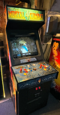 Midway Mortal Kombat 4 Real Arcade Machine - Amazing Condition!