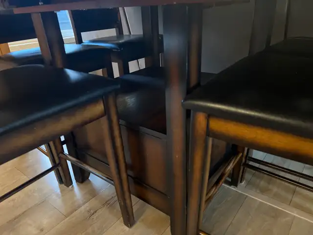 Dining Table in Dining Tables & Sets in Barrie - Image 4