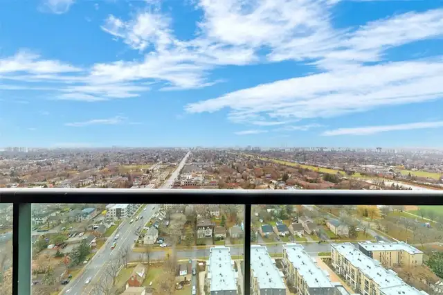 YONGE & FINCH | ONE BED+DEN | 15 Greenview Ave in Long Term Rentals in City of Toronto - Image 10