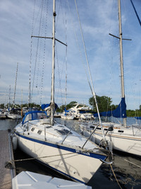 Spacious Day Cruiser - 1983 Hunter 34 Sailboat for Sale