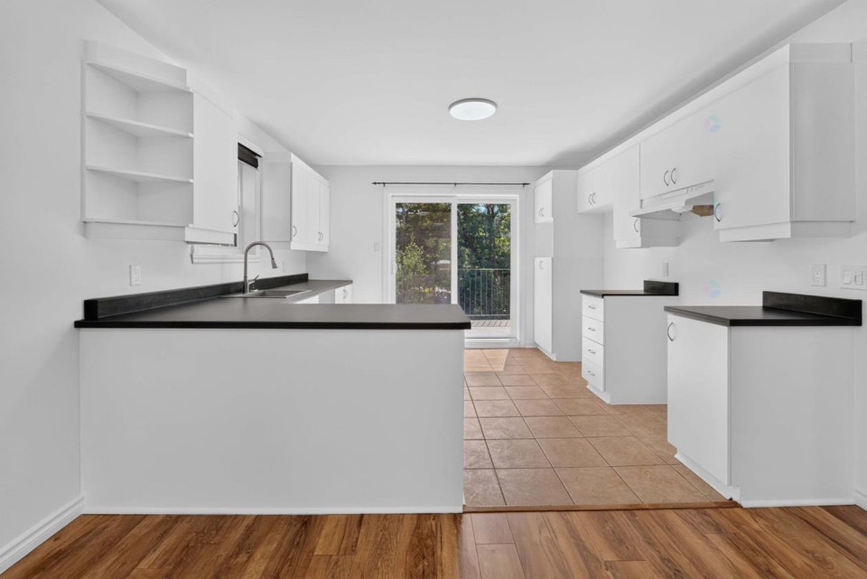 GRAND 5 1/2 RÉNOVÉ ST-JÉRÔME, AC, STATIONNEMENT, À 2 MIN 3
