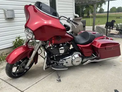 YOU WONT FIND A CLEANER ONE!!!2012 Street Glide in impeccable shape. Lots of extras on this bike, CV...