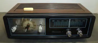 REALISTIC ALARM CLOCK RADIO MODEL 12-1460, View more