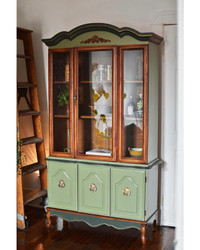 Vintage hutch 