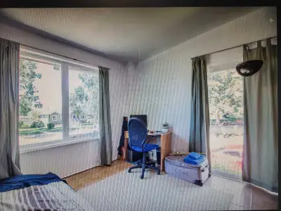 The Space: • Location: 15 minute walk to U of C / CTrain. • The Room: Bright, unfurnished bedroom in...