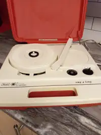 ALMOST MINT ANTIQUE SEARS RECORD PLAYER