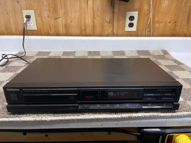 Technics SLP-150 CD Player in Stereo Systems & Home Theatre in City of Toronto - Image 3