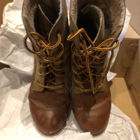 Roots leather boots Women’s Size 7.5