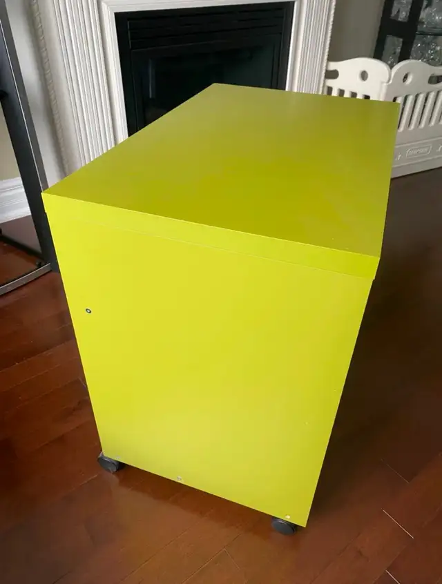 Lime green rolling desk with pull-out keyboard tray in Desks in City of Toronto - Image 6