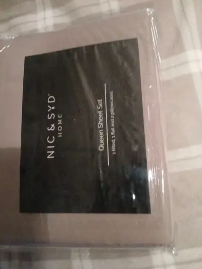 NIC & SYD Queen Sheet Set, View more