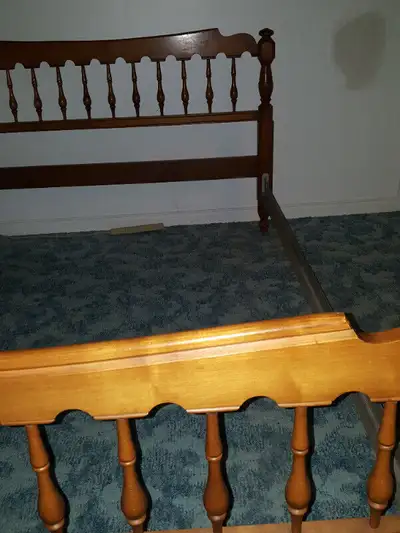 Tête de lit et pied de lit en bois, View more