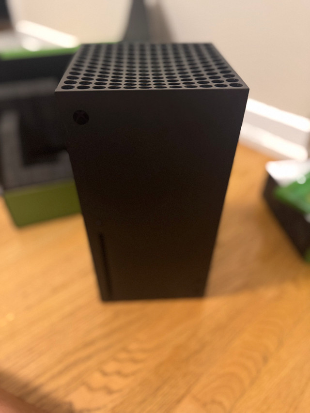 Xbox Series X + GTA V + 2 Controllers | Excellent Condition in Xbox Series X & S in City of Toronto - Image 2