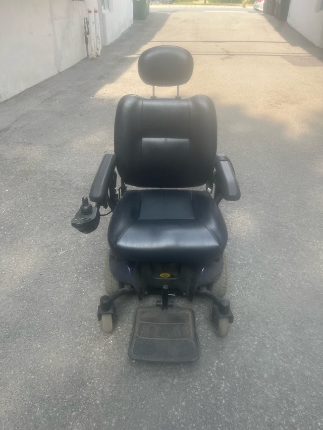 fauteuil roulant électrique dans Santé et besoins spéciaux  à Ville de Montréal - Image 3