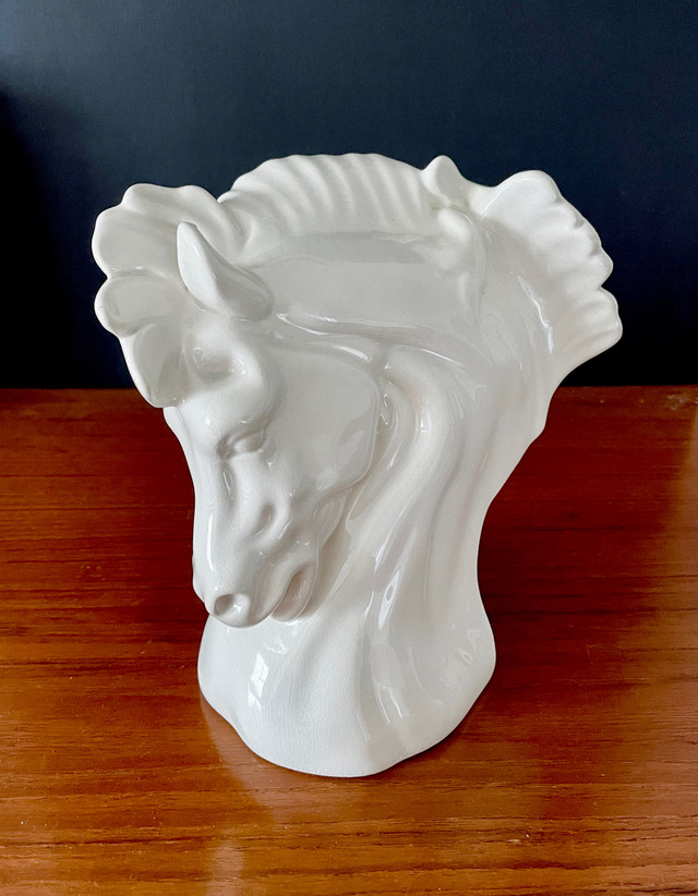 Ceramic White Horse Head Bust in Arts & Collectibles in Markham / York Region