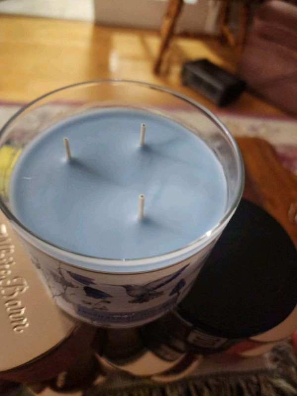Bath & Body Works/White Barn - 3 wick Scented Candles in Home Décor & Accents in Renfrew - Image 2