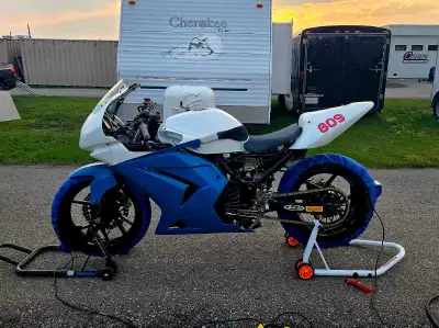 2009 Kawasaki Ninja 250R Race/ Track bike. CANNOT BE PUT BACK ON THE ROAD! 10,775 KMS Fresh track bi...