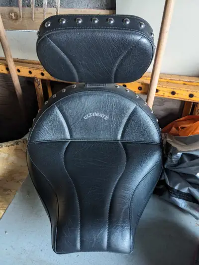 Ultimate seats like new. On bike and used 1 season. Chrome studded black leather throne and passenge...