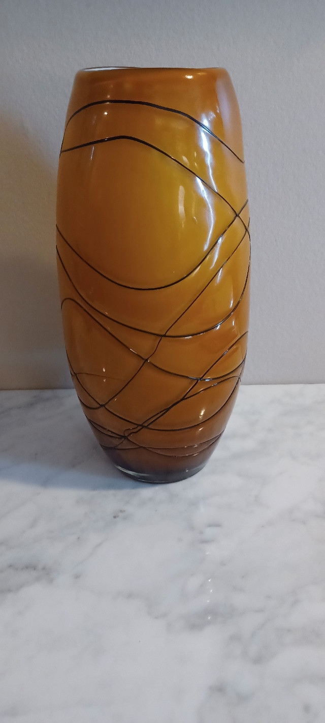 10.5"TYellow Hand-blown Art Glass Vase Applied Spaghetti Drizzle in Arts & Collectibles in Calgary - Image 2